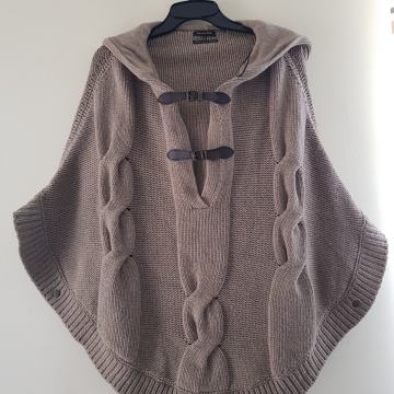 MASSIMO DUTTI SIVO RJAV PLETEN PONČO S/M