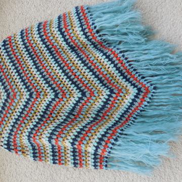 PIECES VEČBARVNI PLETEN PONČO