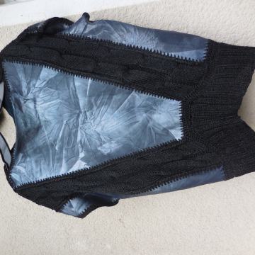 UNIKATEN USNJEN  (PRAVO USNJE) BREZROKAVNIK S PLETENINO M/L