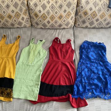 Več kot 100 kos ženskih oblačil velikosti S