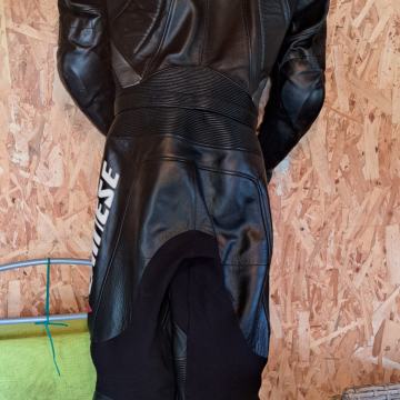 ženski motoristični kombinezon