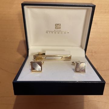 GIVENCHY BIJOUX MANŠETNI GUMBI IN IGLA ZA KRAVATO, KOT NOVO