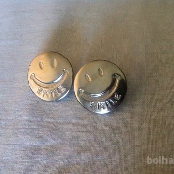 Gumb smeško, 2 kom, naprodaj