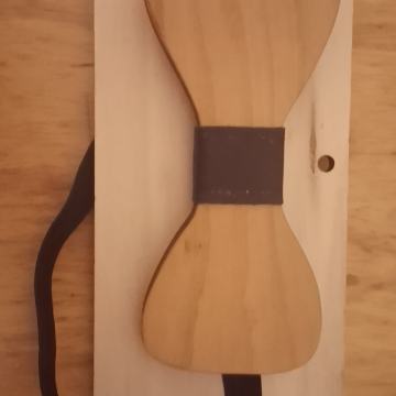 Leseni metuljček IZ ČEŠNJEVEGA LESA