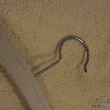 majhen lesen obešalnik naprodaj