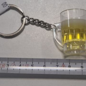 Obesek za ključe s pivom - kozarec za pivo