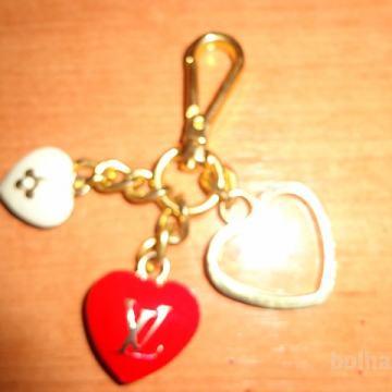 ŽENSKI OBESEK za ključe na srčke bele in rdeče barve