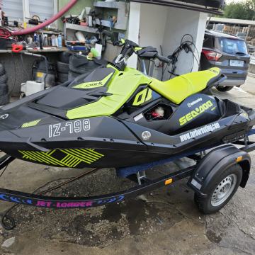 Najem vodnega skuterja spark trixx 90