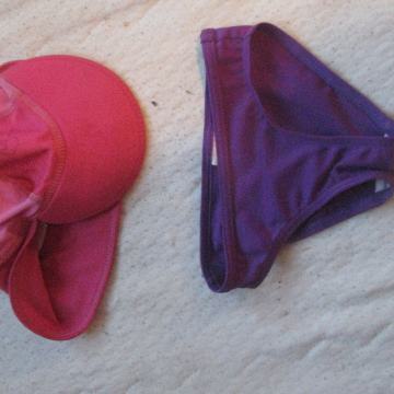 Dekliške kopalke -vijola,TRIBORD+ kapa z uv zascito, VEL.98-104