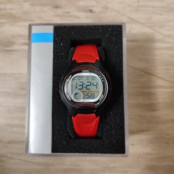 Otroška ura Casio - rdeča