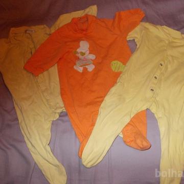 Bombažni pajacki in žametni s stopali-razne velikosti