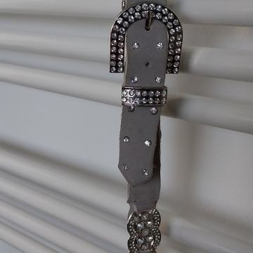 ŽENSKI USNJEN PAS-10,00 eur
