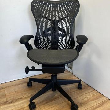 Refurbished Herman Miller Mirra - Ergonomski pisarniški stol