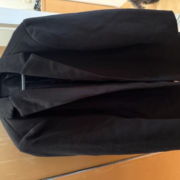 Plašč polplašč črne barve št. XXL, nenošen, Ljubljana