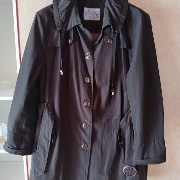 Črn plašč - trenčkot