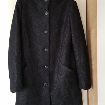 DESIGUAL KRATEK ČRN PREHODEN PLAŠČ 40