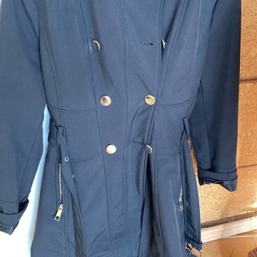 Guess prehodni plasc vel 42