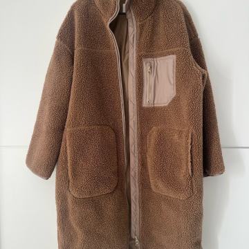 H&m teddy plašč M