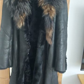 Krznen plašč iz usnja in pravega krzna brez poškodbi, št. M