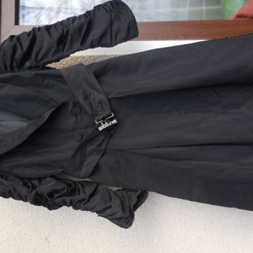 NOV ČRN PREHODNI PLAŠČ M/L