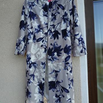 NOV SIVO MODER OREHODNI CVETLIČNI PLAŠČ 38