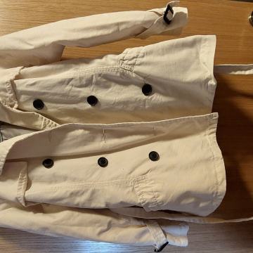 Plašč bež barve Bershka št.M