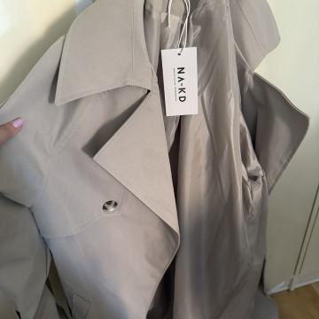 Prodam NOV trenchcoat NAKD