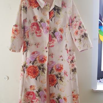 STICKY FINGERS NOV CVETLIČNI PREHODNI PLAŠČ 42