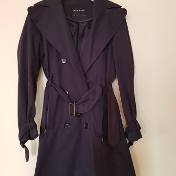 ZARA BASIC ČRN PREHODNI PLAŠČ M