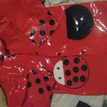 Dekliški dežni plasč PIKAPOLONICA, VEL.4-5 LET