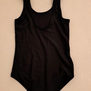 1x nošene enodelne kopalke HM, vel. 10 let