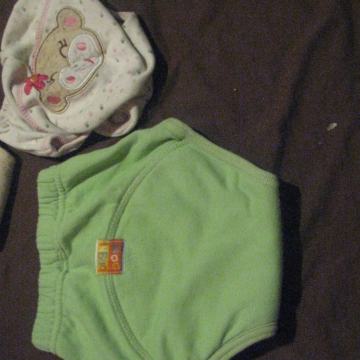 Pralna hlacna plenička BRIGHT BOTS, VEL 2-3 LETA, 2 KOM podarim