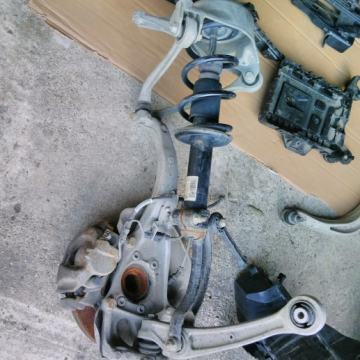 Audi a4 a5 8k amortizer s sprednjim vzmetenjem