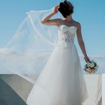 Modna poročna obleka