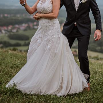 ŽENSKA POROČNA OBLEKA - prodam za 1/3 nqbavne cene!!!