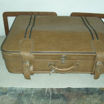Kovček, kufer na kolescih, dolžina 74,širina 53,višina 18 cm