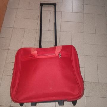 Kovček   za simbolično ceno