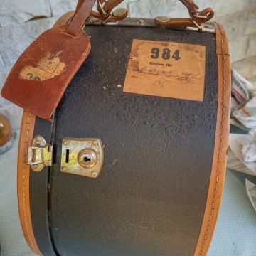 Kovček za ženske klobuke, starina