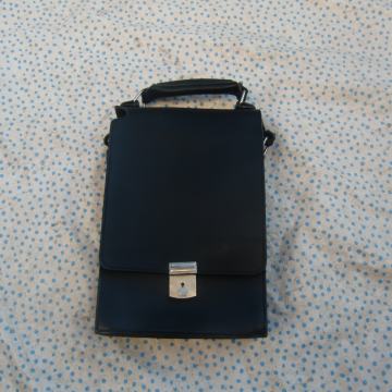 MOŠKA USNJENA MESTNA TORBICA