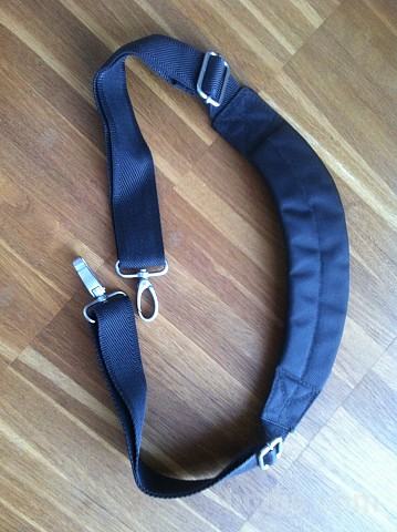 Nov pas za nošenje torbe Kappa ZELO UGODNO naprodaj