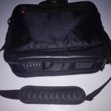 Poslovno računalniška torba