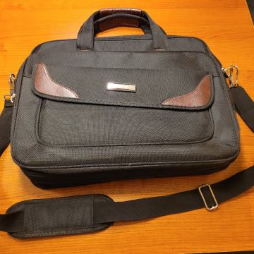 poslovna torba dimenzij 30x40 cm