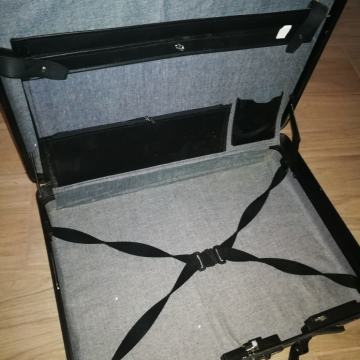 Poslovni kovček prodamo