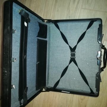 Poslovni kovček prodamo