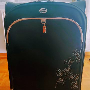 Večji potovalni kovček American Tourister