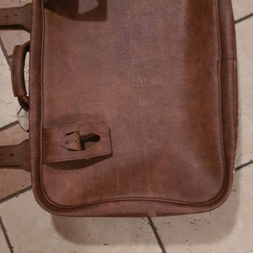 Rabljen kovček velikosti 61x390x13