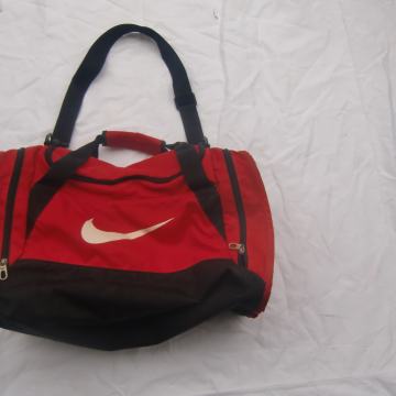 ŠPORTNA POTOVALKA NIKE