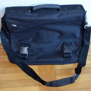 Torba za prenosnik (15 palčni), odlično ohranjena