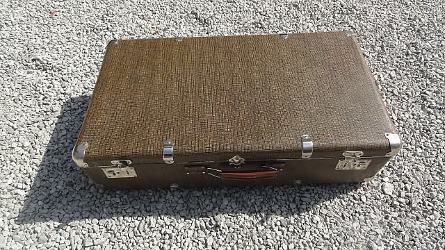 VINTAGE STAREJŠI KOVČEK - KUFER