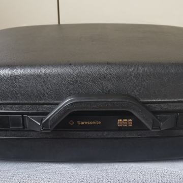 ZELO UGODNO zaradi selitve! Priročen potovalni kovček SAMSONITE prodam